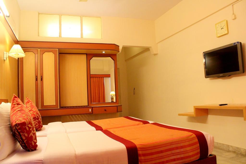 Yasodha Towers Hotel Hosūr Kamer foto