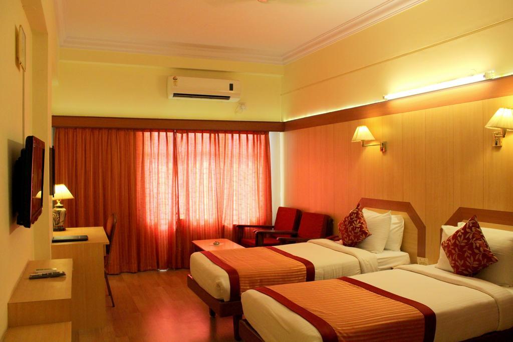 Yasodha Towers Hotel Hosūr Kamer foto
