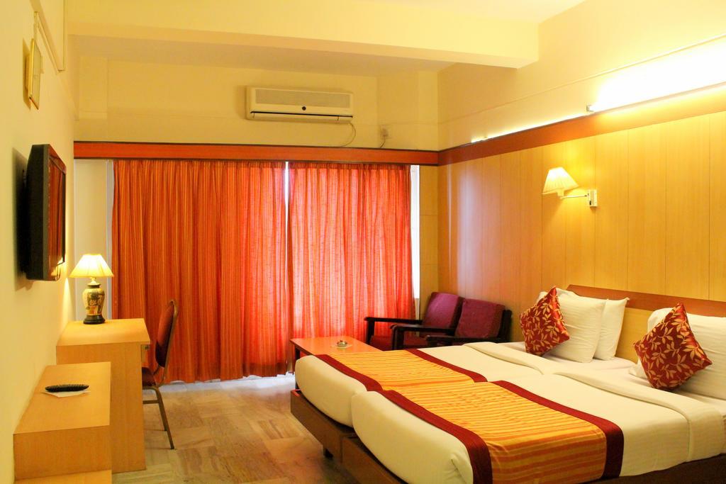 Yasodha Towers Hotel Hosūr Kamer foto