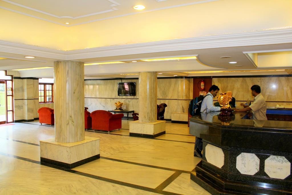 Yasodha Towers Hotel Hosūr Buitenkant foto