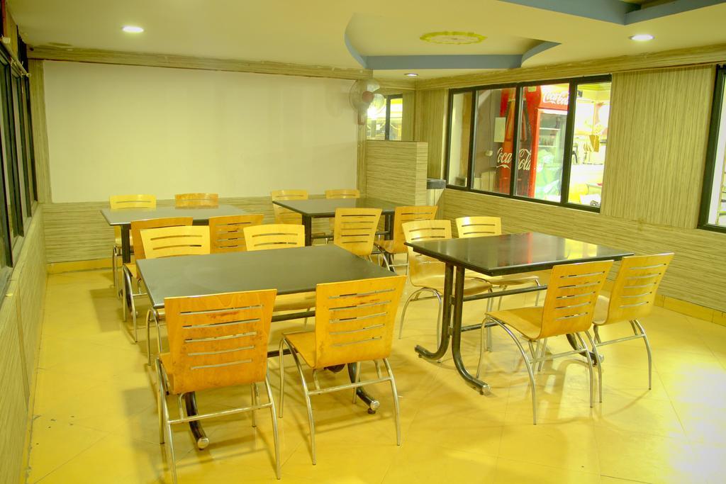 Yasodha Towers Hotel Hosūr Buitenkant foto