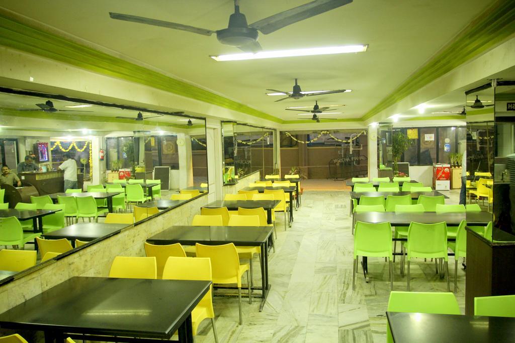 Yasodha Towers Hotel Hosūr Buitenkant foto