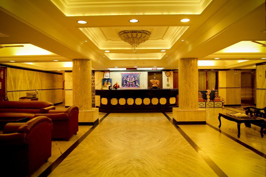 Yasodha Towers Hotel Hosūr Buitenkant foto