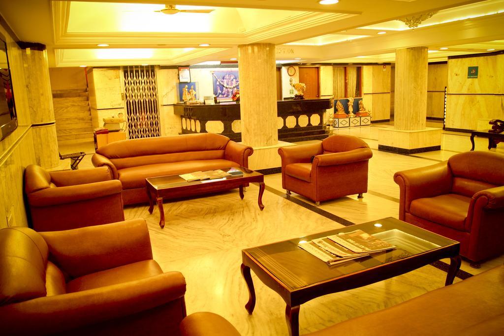 Yasodha Towers Hotel Hosūr Buitenkant foto