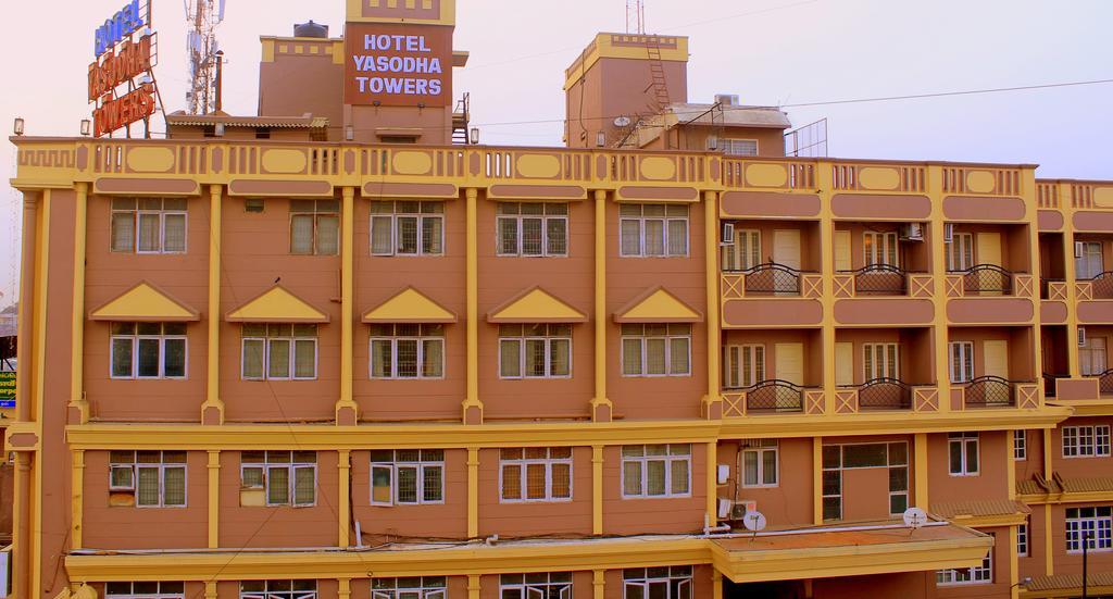 Yasodha Towers Hotel Hosūr Buitenkant foto